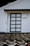 倉庫の窓の画像